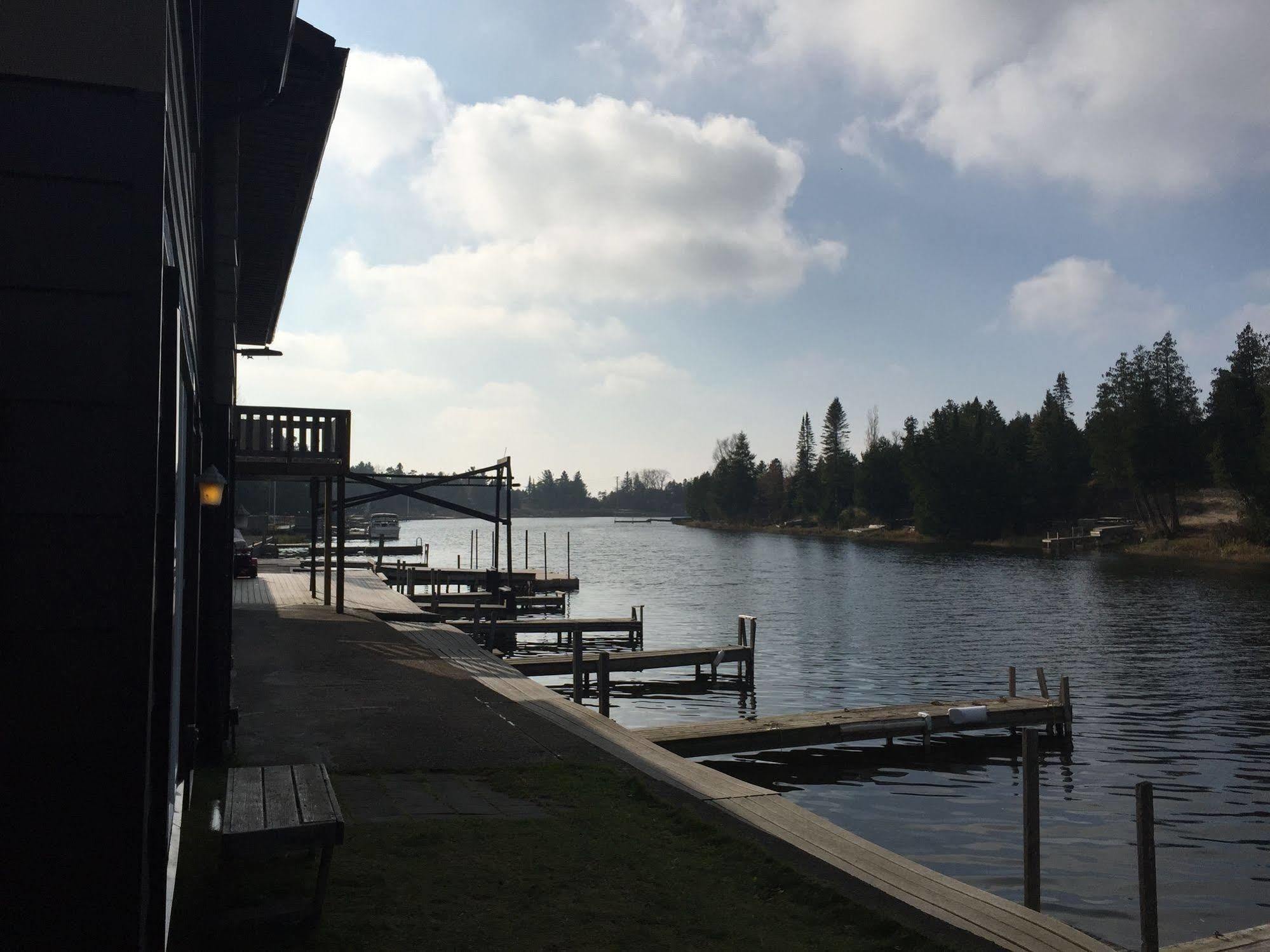 Sauble River Marina And Lodge Resort Собл-Біч Екстер'єр фото
